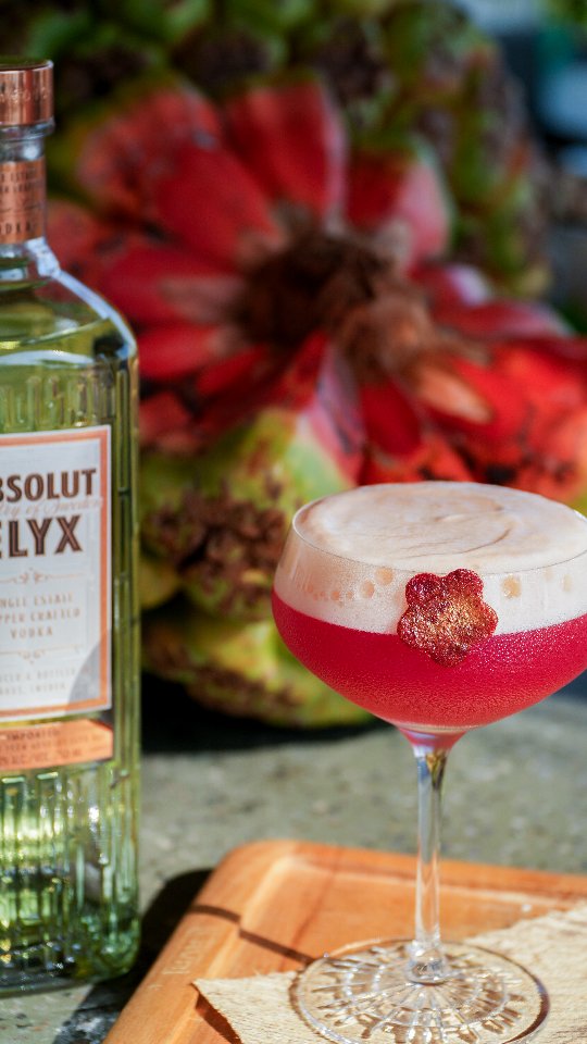 Lhaviyani Kashikeyo

Savour a vibrant tribute to Maldivian culture and island flavours, crafted with locally sourced kashikeyo, the Maldivian screw pine fruit 🏝

Tropical sweetness and delicate flora