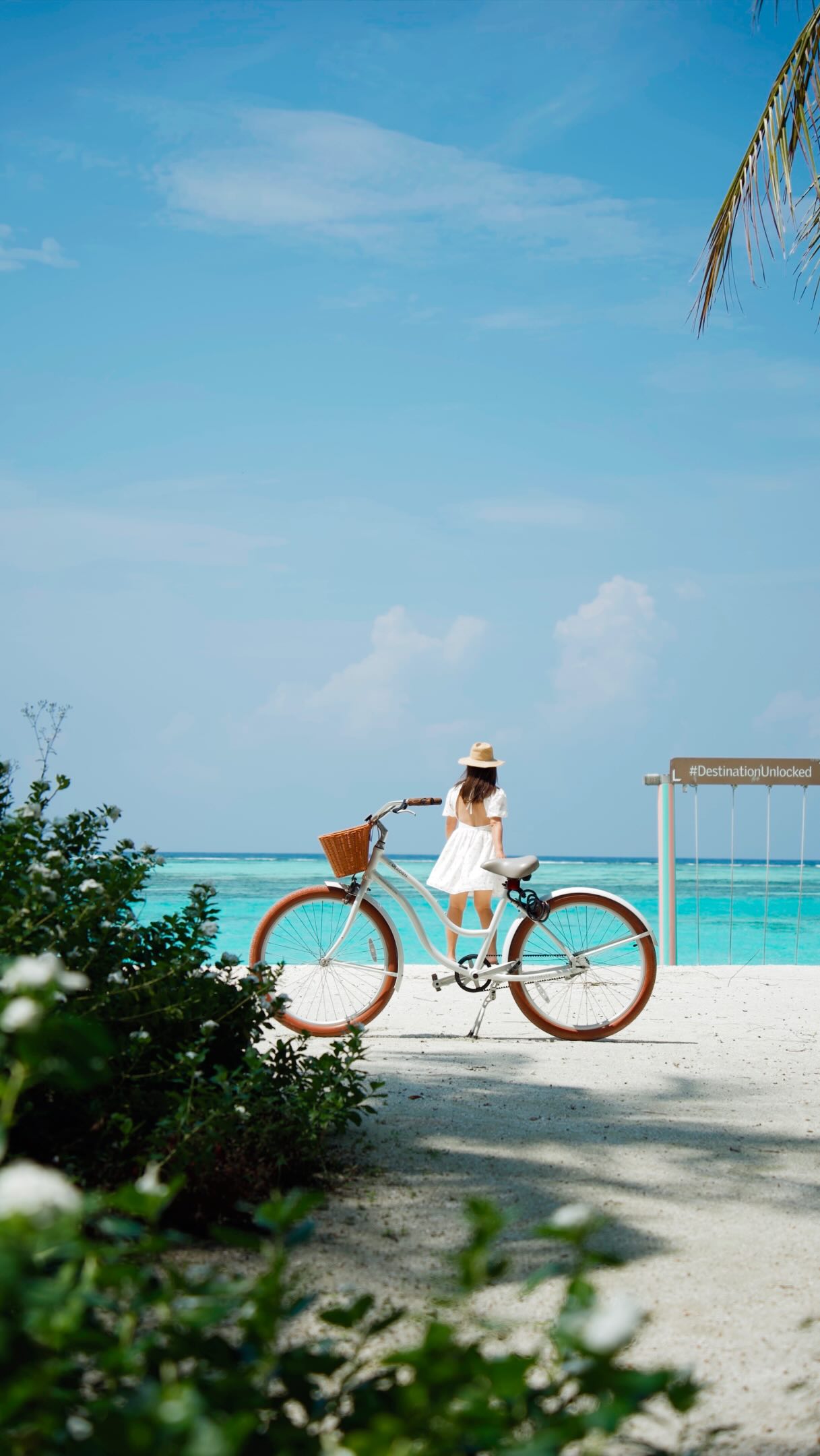 At Le Méridien Maldives Resort & Spa, every moment is curated for discovery. From floating breakfasts at sunrise and kayaking through crystal-clear waters, to discovering the island by bike, unwinding