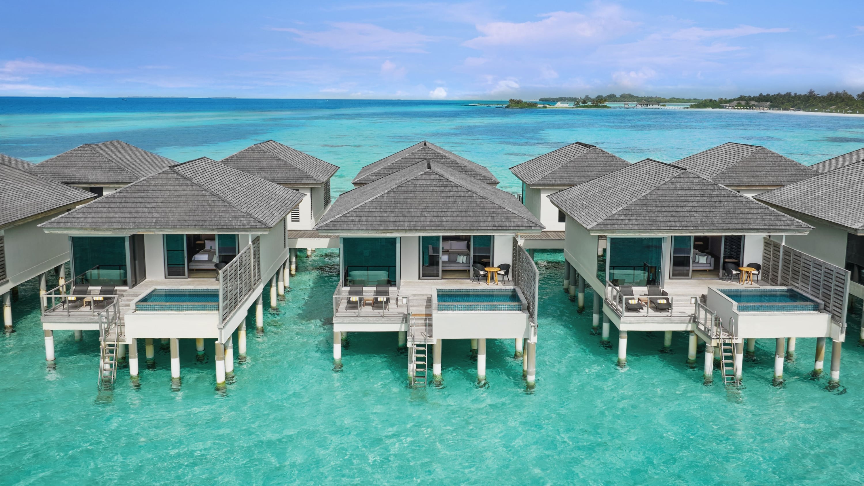 Wasservilla mit Pool - Luftaufnahme im Le Méridien Maldives Resort & Spa