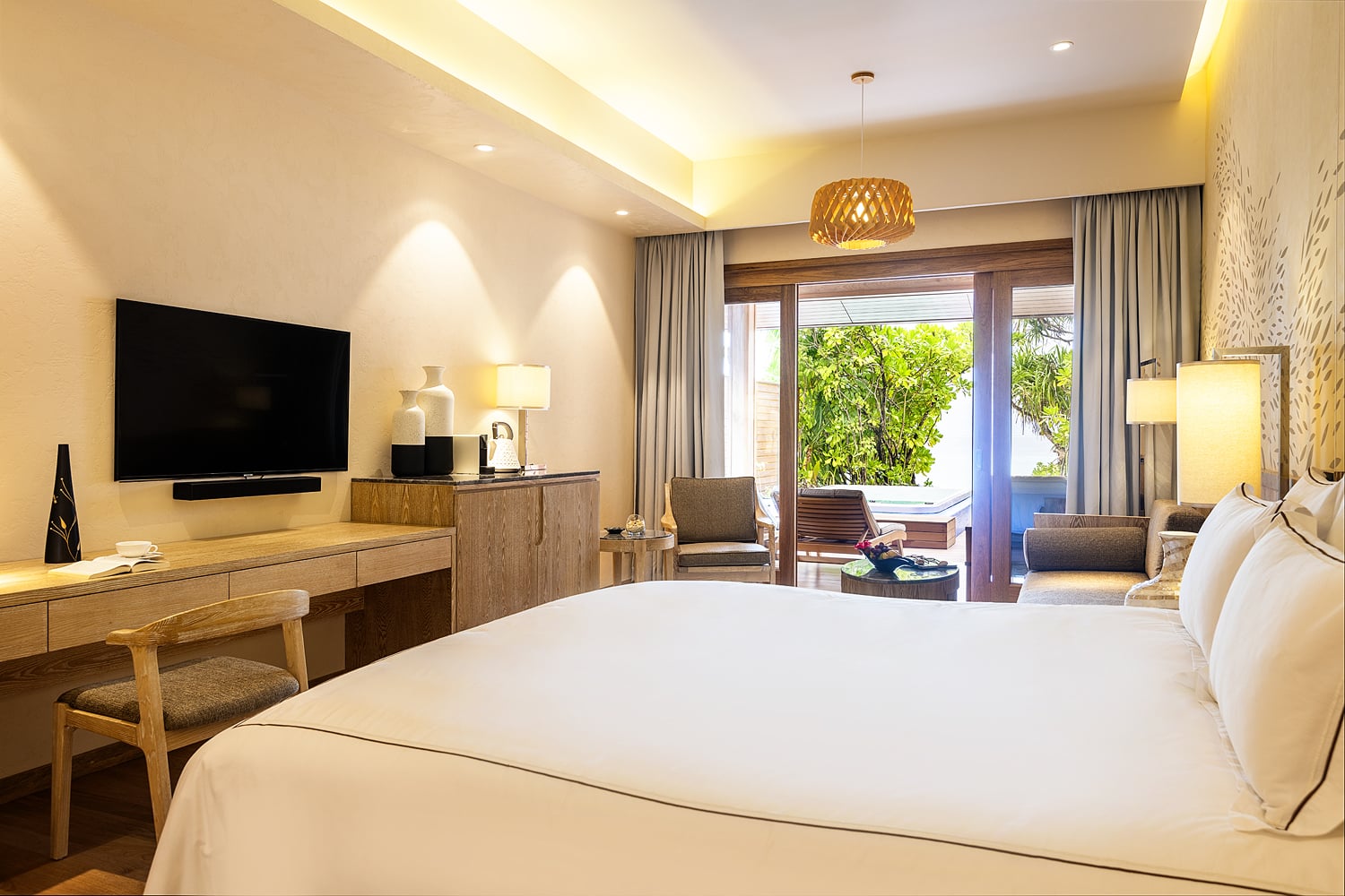 Beach Suite mit Jacuzzi im Lily Beach Resort & Spa