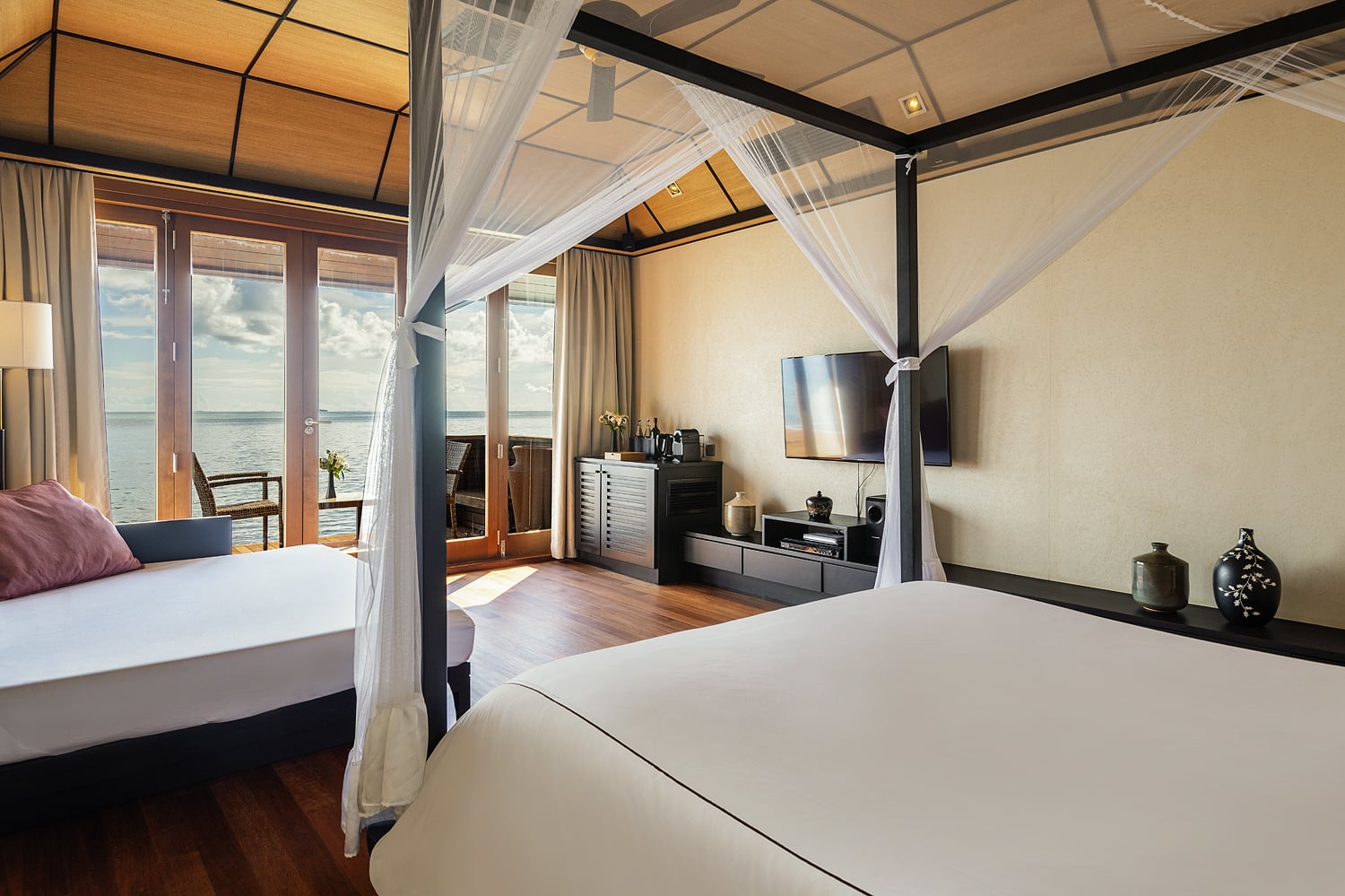 Deluxe Water Villa mit Plunge Pool im Lily Beach Resort & Spa