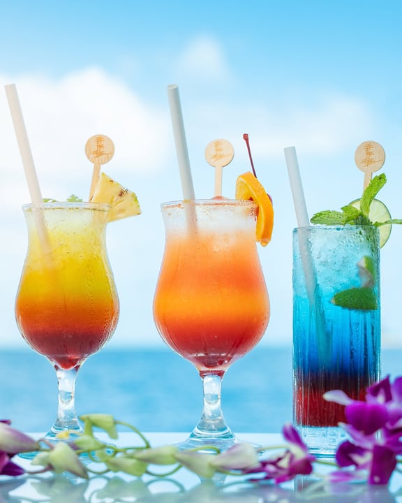 Foto von Lily Beach Resort & Spa vom 07. Juli 2026. Möglicherweise ein Bild von Erdbeer-Daiquiri, Cocktail und Text.