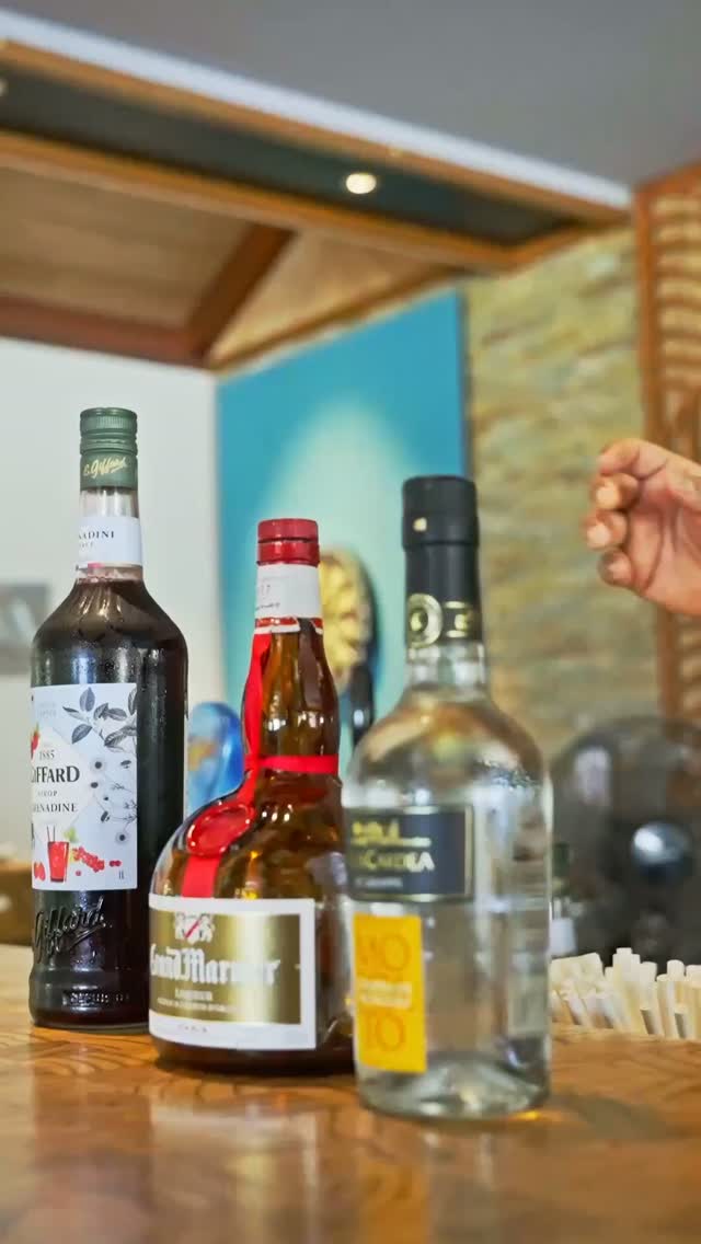 Das Paradies genießen, ein Cocktail nach dem anderen. 🍹✨ Wo türkisfarbenes Wasser, goldene Sonnenuntergänge und Inselmomente bei Lily Beach zusammenkommen. 🌴💙

#LilyBeach #Maldives #IslandLife #CocktailHour
