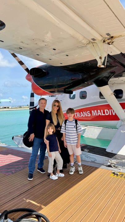 Meine Damen und Herren, willkommen auf den Malediven! 🇲🇻✈️
Unser Inselabenteuer beginnt offiziell… aus der Luft!

Sooo glücklich, hier zu sein @lilybeachresortmaldives !!!!

#maldives #luxurydestination #paradi