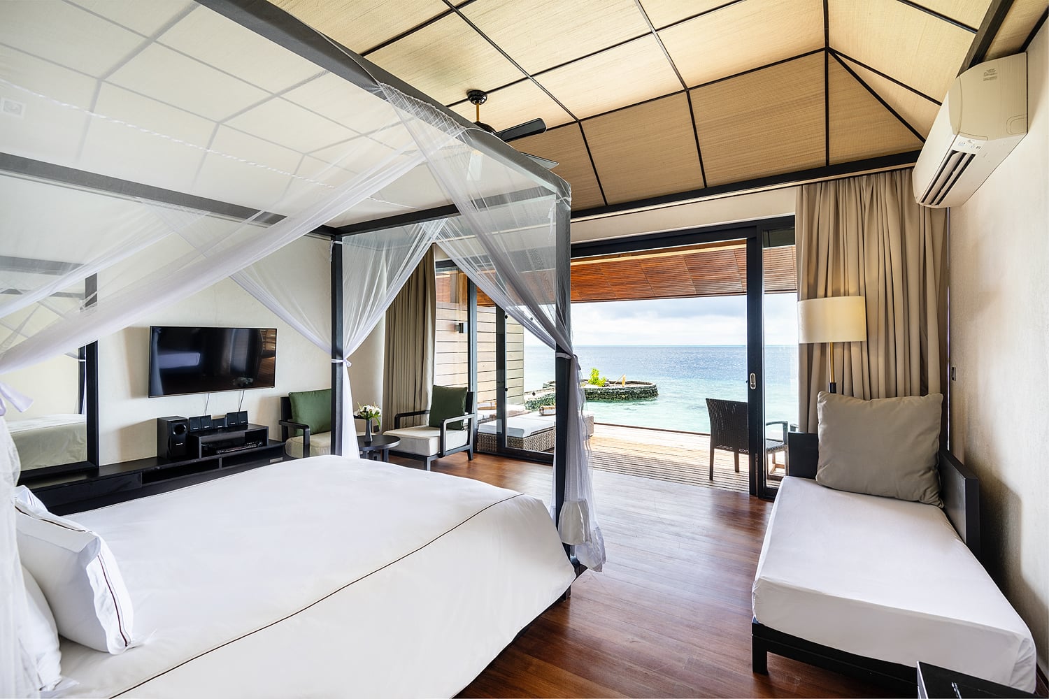 Lagoon Villa im Lily Beach Resort & Spa