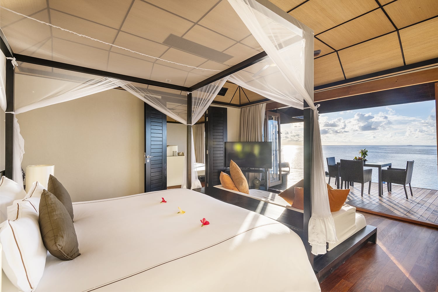Sunset Water Suite im Lily Beach Resort & Spa
