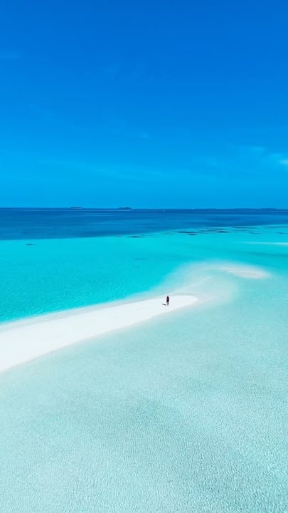 Turquoise waters, powder-soft sand and nothing but the ocean around you. 
Welcome to a moment of pure island magic.🌊

#LUXSouthAriAtoll #LUXResorts #Maldives