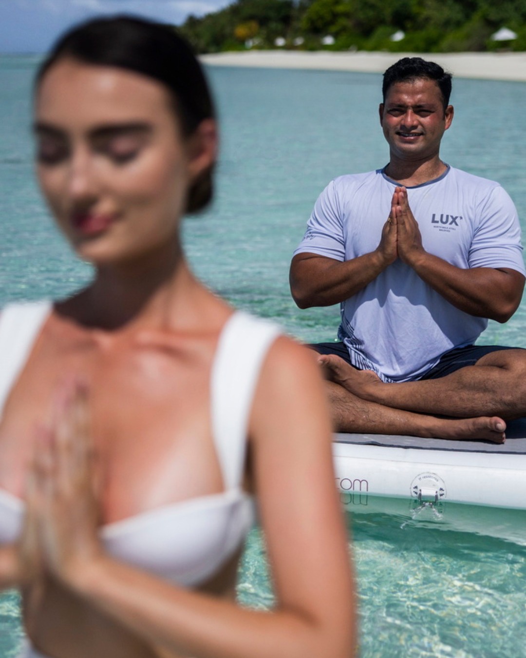 Foto von LUX* South Ari Atoll vom 26. Juni 2026. Könnte ein Bild von Yoga, Activewear, Sportbekleidung, Gewässer, Strand und Text sein.