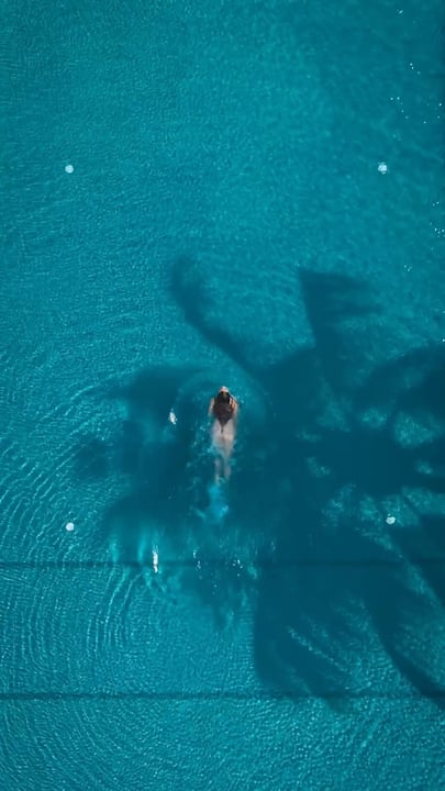 Ein sonnendurchfluteter Tag am Pool, frisches Kokoswasser in der Hand, und der Indische Ocean nur wenige Schritte entfernt. Manche Momente im LUX* South Ari Atoll sind wunderbar einfach — und gerade deshalb umso außergewöhnlicher