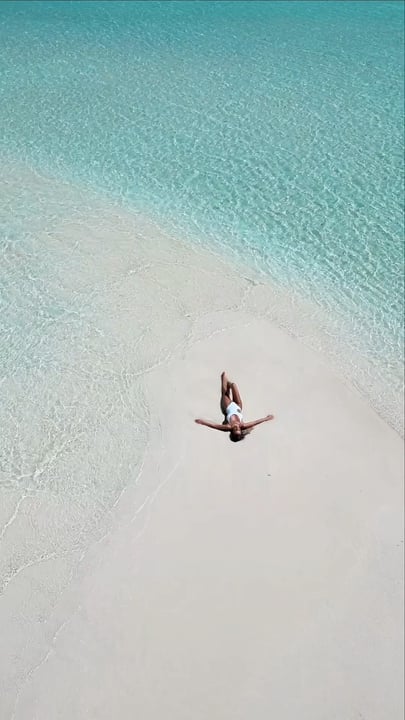 Stellen Sie sich vor, Sie wären hier: barfüßige Morgen, spontane Schwimmzüge, lange Mittagessen und Sonnenuntergänge, die irgendwie zu Abenden werden, die Sie nie enden lassen möchten. 🌴🌊

#LUXSouthAriAtoll #LUXResorts #Maldives