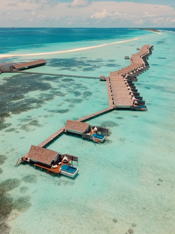 Un petit morceau de paradis, capturé en mouvement ✨🌴
.
Des lagons turquoise aux matinées paisibles et aux soirées dorées sur l'île, @luxsouthari est le genre d'endroit que l'on ne veut jamais quitter 🩵
.
.
.
#luxsouthari