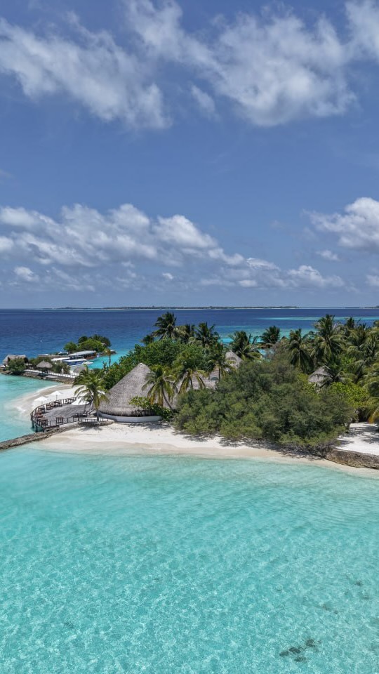 Makunudu Island ist ein Ort, der einen dazu bringt, langsamer zu werden und jeden Moment zu genießen. Nur Wellen, Sonnenschein und eine sanfte Erinnerung daran, die einfache Schönheit des Augenblicks zu schätzen. #yourintimatehideaway 
