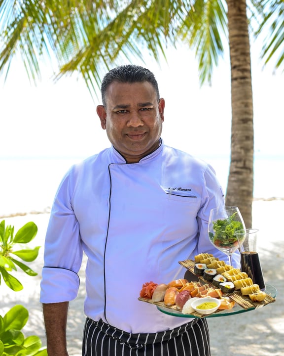 Foto di Makunudu Island del 16 settembre 2026. Potrebbe contenere: sushi, piatto da portata e testo.
