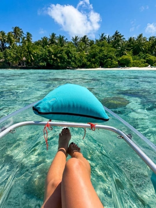 Ici avec vous, la vie s'écoule un peu plus lentement. Moins de précipitation, plus d'instants, et une magnifique expérience insulaire à retenir.#YourIntimateHideaway
•
•
•
#couplegoals #coupledestination #paradise #maldivesisland