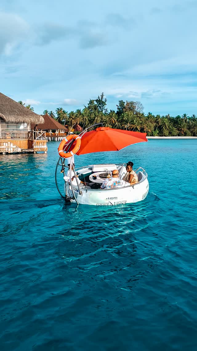 Drift vers le coucher de soleil maldivien, puis dînez sous les étoiles.

À Medhufushi Island Resort, chaque instant s'écoule sans effort, du calme de l'océan aux saveurs inoubliables partagées en plein paradis.

✨