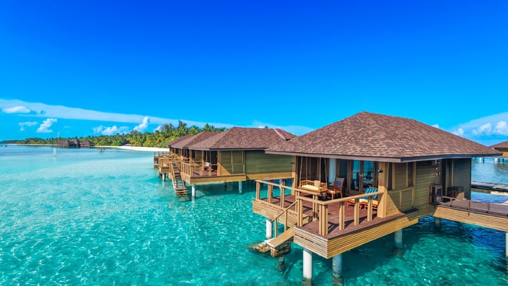 Là où les eaux turquoise rencontrent des horizons infinis.

Détendez-vous dans la sérénité de votre propre refuge sur pilotis à Medhufushi, entourés de la beauté de l'océan maldivien. ✨

📩 ereservations@aaaresorts.com
💬