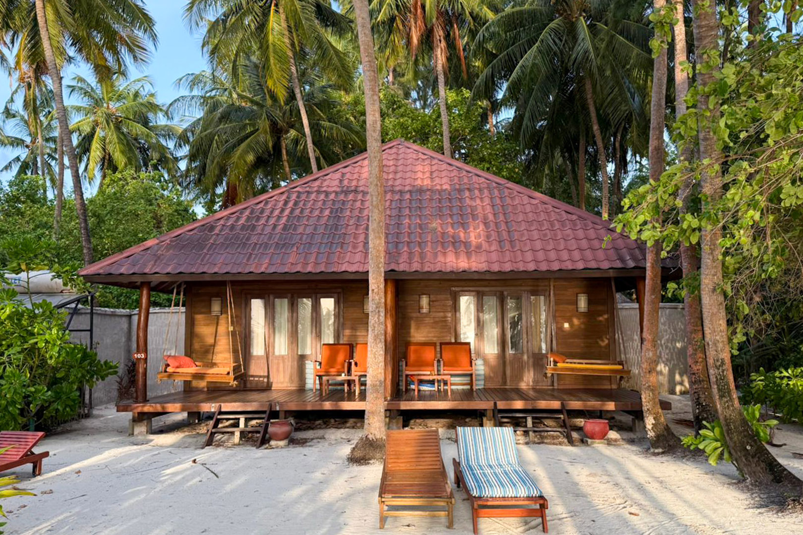 Halb freistehende Beach Villa im Medhufushi Island Resort