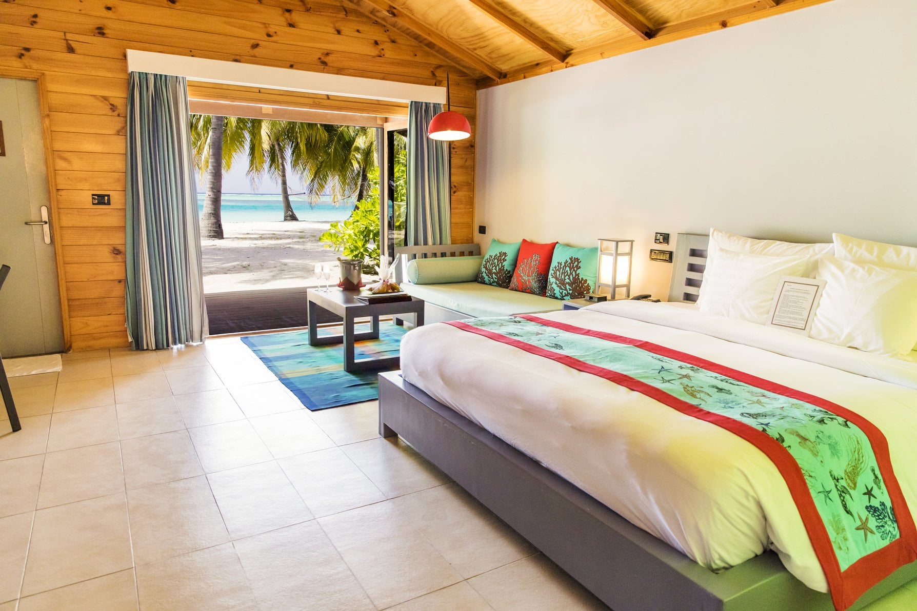 Innenansicht der Beach Villa im Meeru Island Resort & Spa