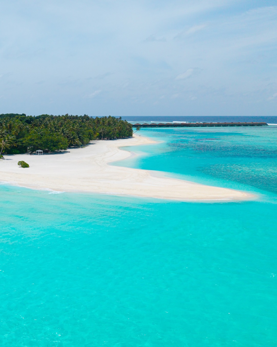 Foto von Meeru Maldives Resort Island vom 10. Juli 2026. Möglicherweise ein Bild von Ozean, Strand, Horizont und Text.