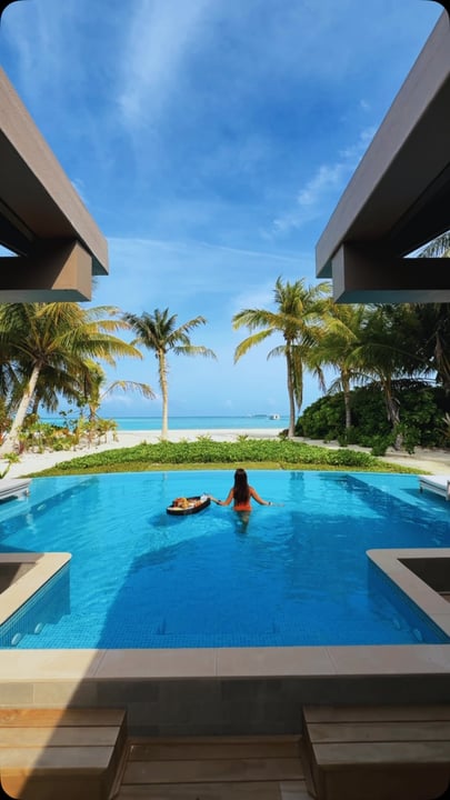 Platz, um zusammen zu sein, Raum, um ihn sich zu eigen zu machen. 🌴

Die Two Bedroom Beach Pool Villa im Meeru Maldives Resort Island ist für Familien und Freunde gemacht, die mehr als nur eine Unterkunft suchen. Treten Sie hinaus von