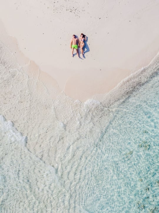 Une île. Mille façons de créer des souvenirs. 🌴

Des matins pieds nus sur des plages douces comme de la poudre aux découvertes sous-marines éclatantes, croisières au coucher du soleil, célébrations romantiques et aventures familiales inoubliabl