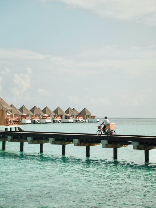 Foto von Mercure Maldives Kooddoo im Mercure Maldives Kooddoo Resort. Zu sehen sind möglicherweise Cabana, Wasser und Text.