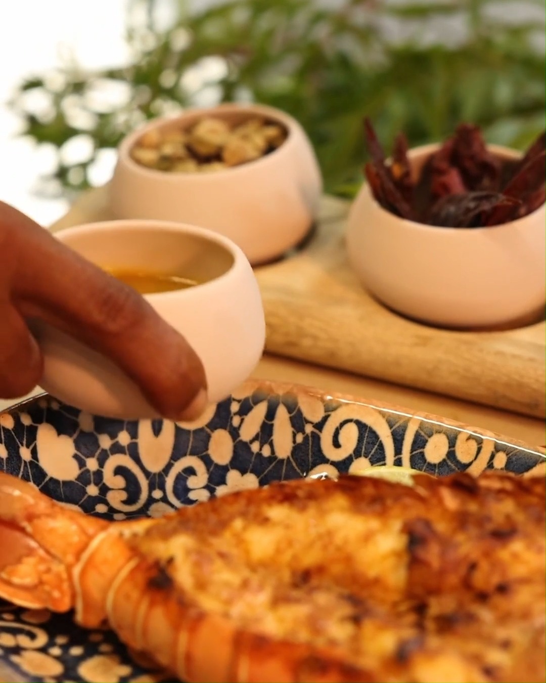 Ba’theli floats gently above the lagoon aboard three traditional Maldivian sailing boats, creating the world’s only restaurant of its kind. 

Inspired by the flavours of the Maldivian Spice Route, eac