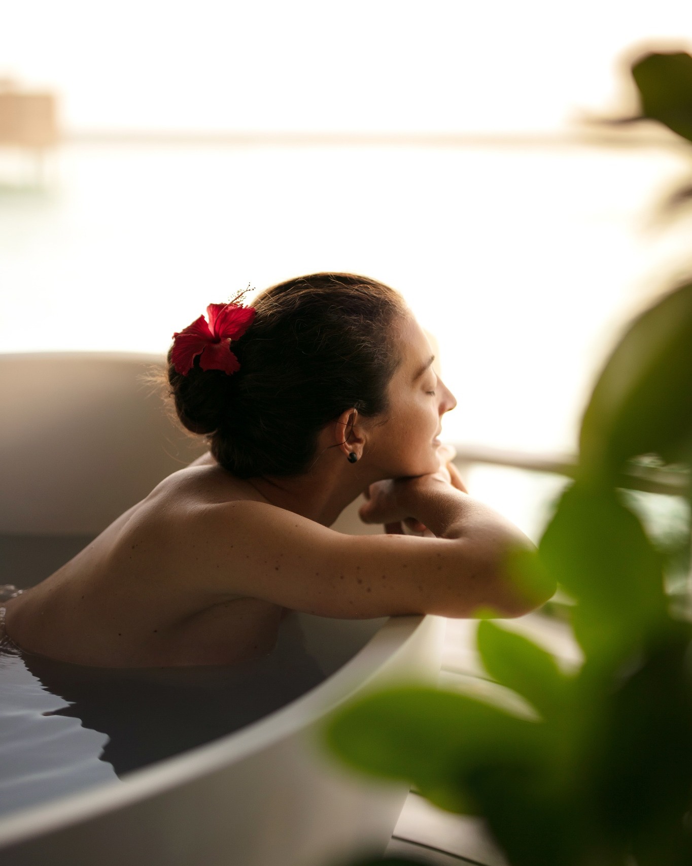 Le parfum de l'huile de frangipanier. Le bruit de la mer.

Une visite au Serenity Spa est un Moment Milaidhoo incontournable — où le bien-être signifie ralentir, se mettre à l'écoute du rythme de l'île et offrir au corps