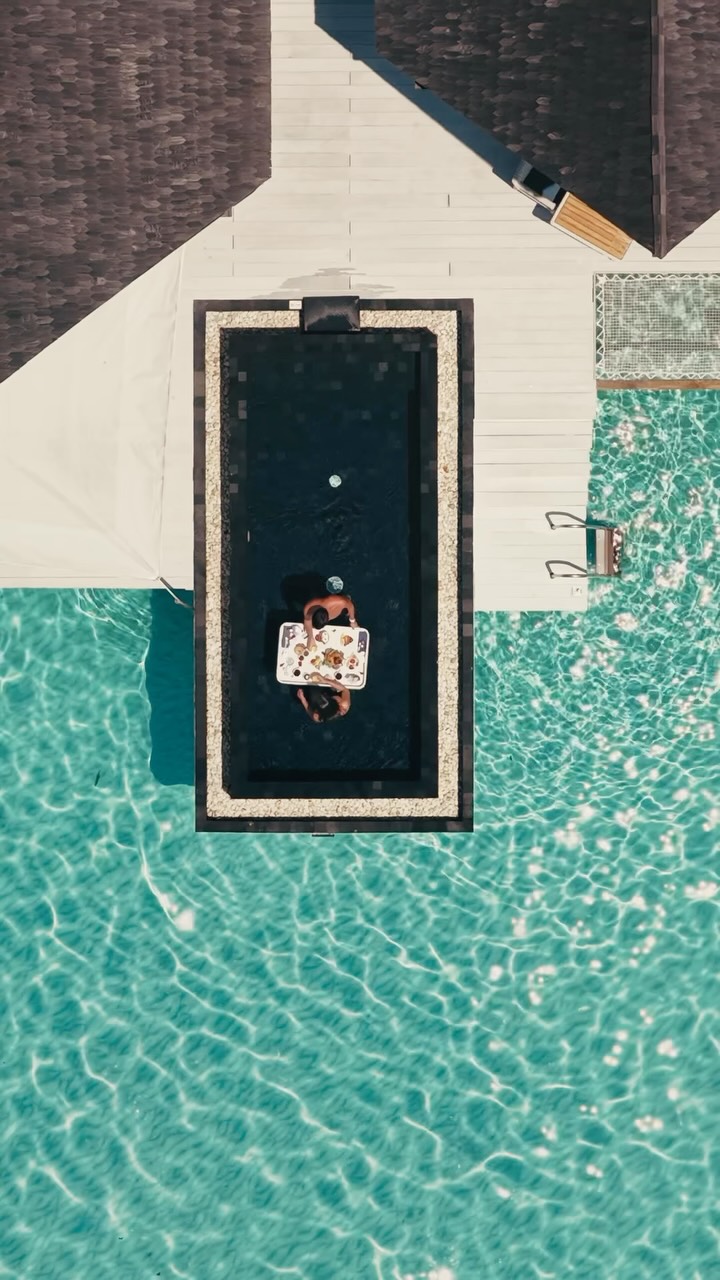Mornings on the water, served your way. From fresh flavours to the calm of your private pool, floating breakfast turns the start of the day into a moment to remember.

 #Kuredhivaru #Maldives #Ennismo