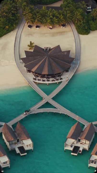 Mornings begin beautifully at Bodumas. From freshly prepared à la carte favorites to uninterrupted ocean views, breakfast is served at your own pace, where every detail is designed to elevate the star