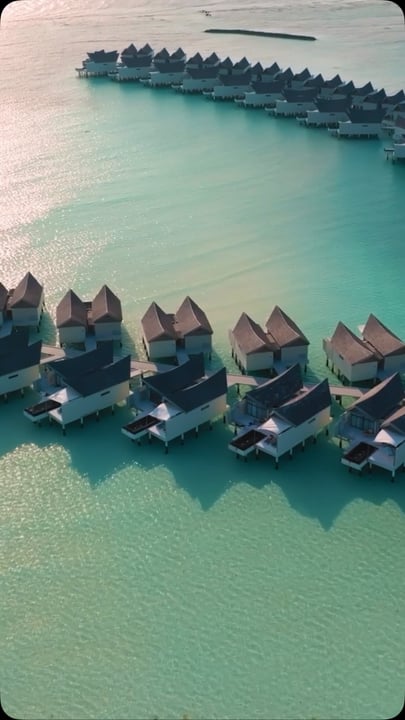 Wo die Tage langsamer werden, der Ozean näher rückt und jeder Moment ein wenig außergewöhnlicher wirkt. Willkommen in Kuredhivaru.

#Kuredhivaru #Maldives #Ennismore