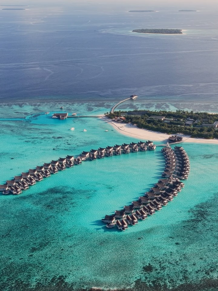 Eine Insel der Entdeckungen, auf der jeder Weg zu etwas Unvergesslichem führt. Von Ozeanabenteuern bis zu verborgenen Winkeln des Paradieses lädt jeder Moment im Kuredhivaru Resort and Spa dazu ein, ein wenig mehr zu erkunden