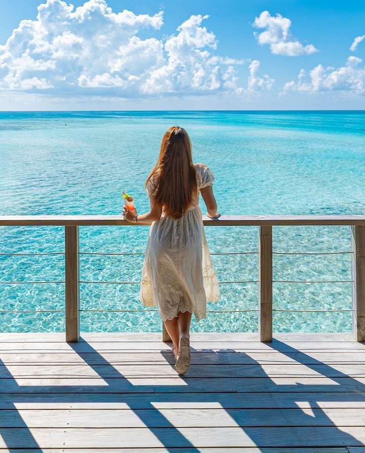 Discover Umi Bar 🍹🩵

With panoramic views and a menu of cocktails and mocktails, it’s a great place to enjoy the atmosphere at Jawakara. What’s your drink of choice?

#Maldives #VisitMaldives #Resor