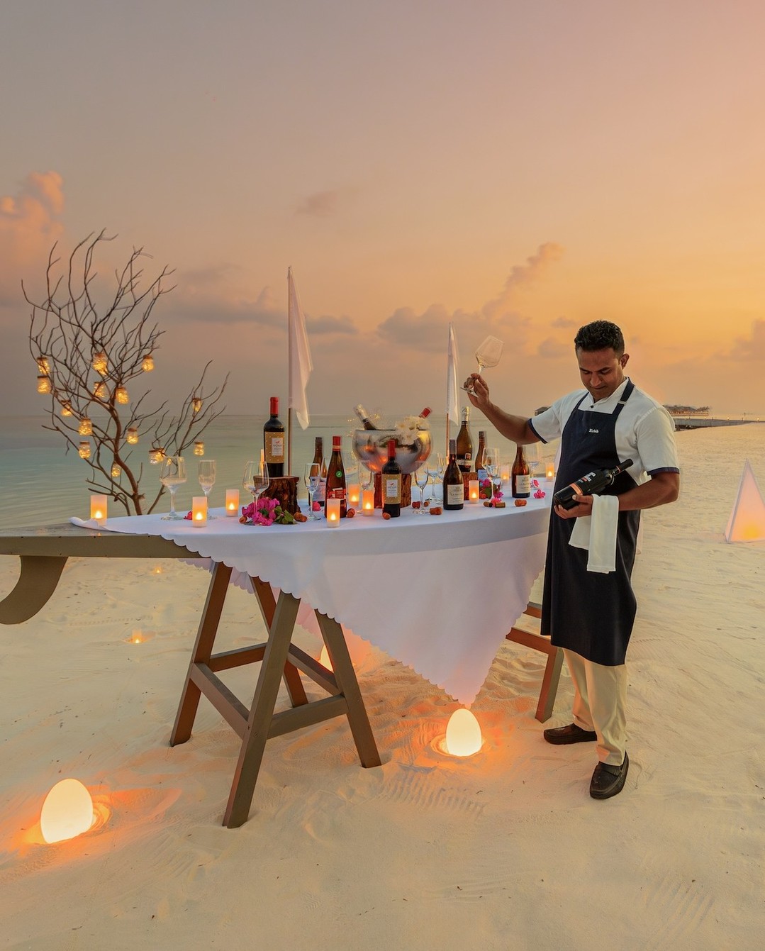 Une soirée raffinée de saveurs et d'accords 🍽️🍷

Le Chef's Table Wine Dinner spécial propose une expérience en plusieurs services, où chaque plat est accompagné de vins sélectionnés avec soin.

#Maldives #VisitMaldive