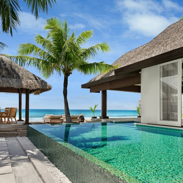 Foto von Naladhu Private Island Maldives vom 26. Juni 2026. Möglicherweise ein Bild von Cabana und Text.