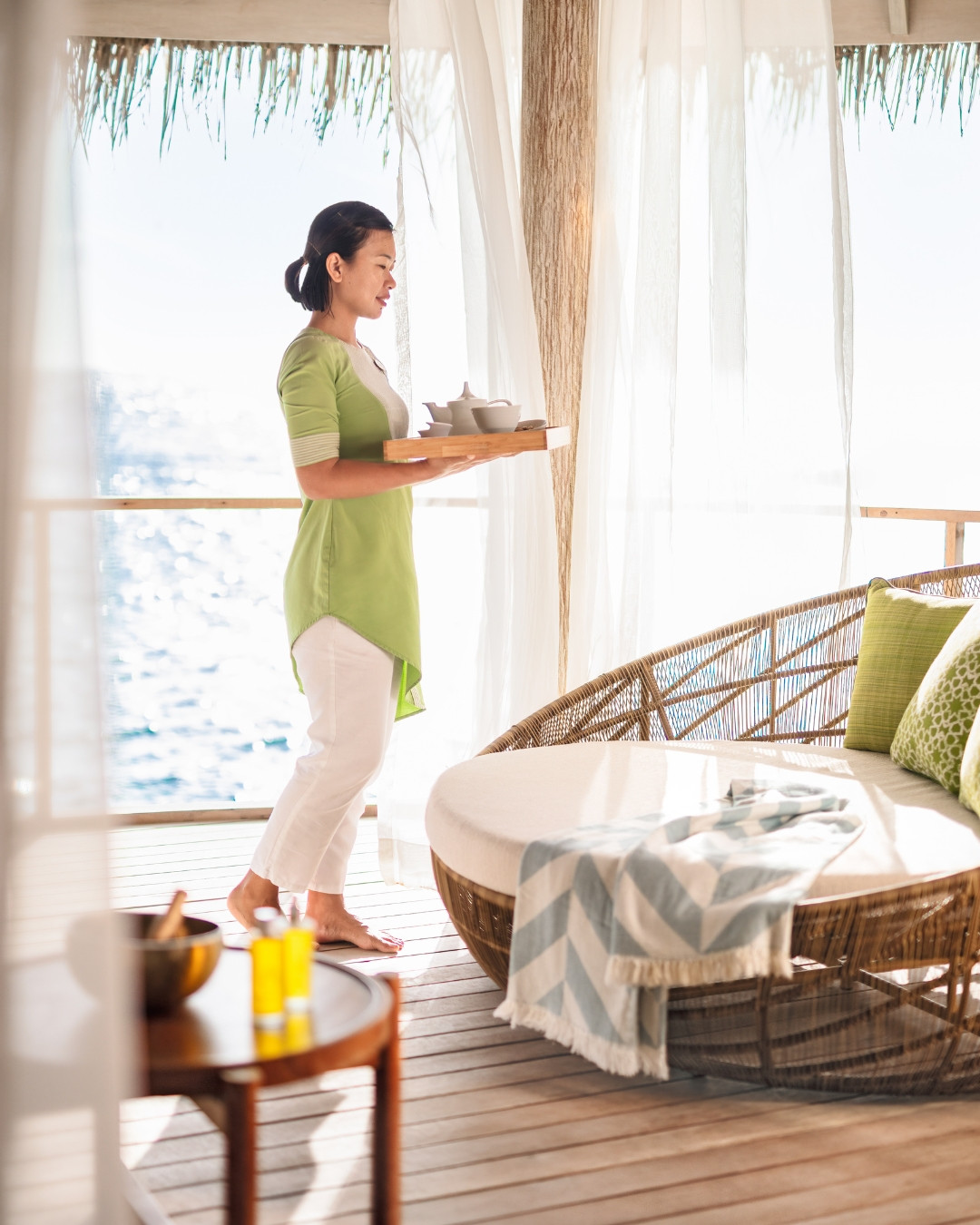 Au Solasta Spa, le bien-être se trouve souvent dans les plus petits rituels, comme la chaleur d'un thé entre les mains et le calme qui suit.⁠
⁠
#TheNautilusMaldives #TheNautilus #TimeStandsStill #BaaAtoll #Priva