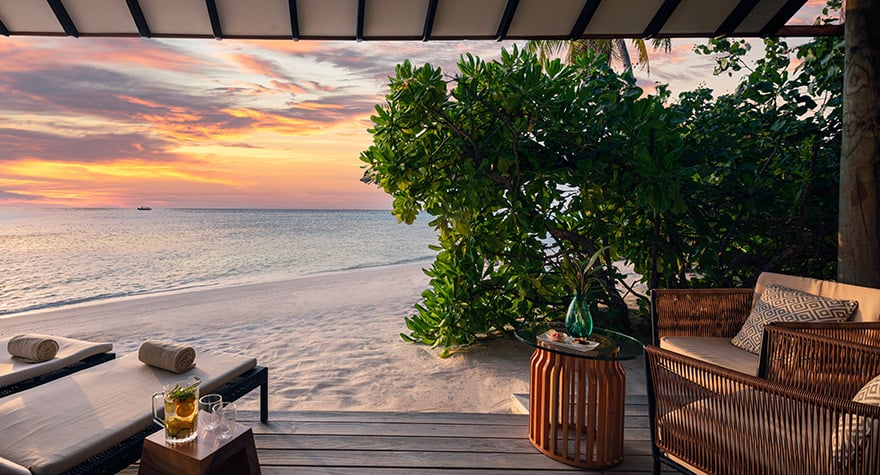 Sunset Beach Villa im NH Collection Maldives Havodda Resort