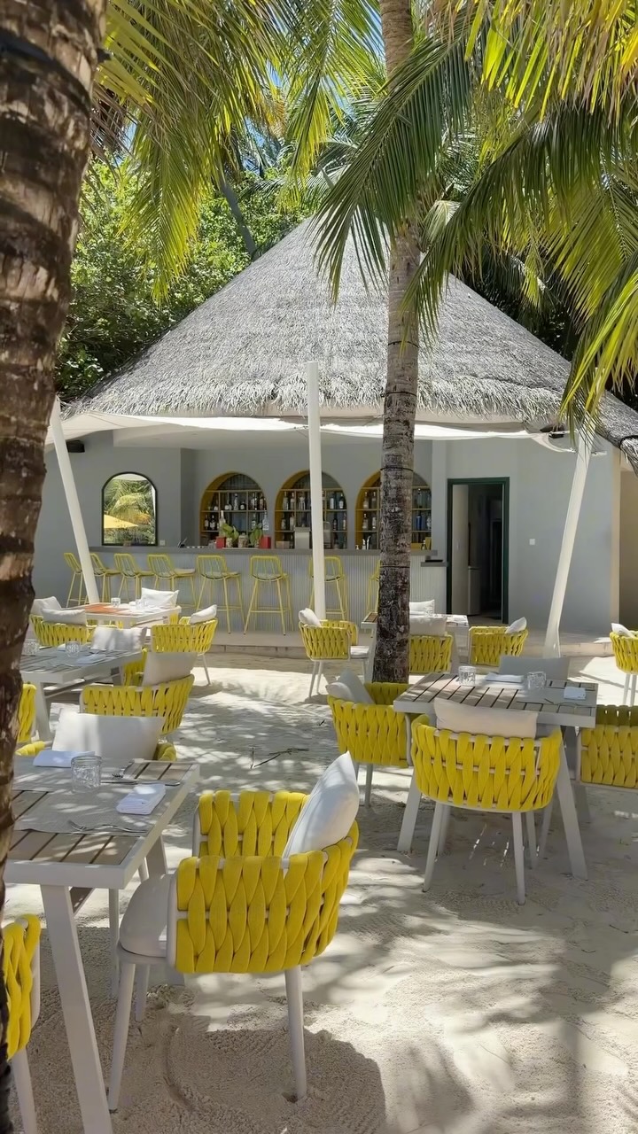 Pull up a seat by the shore and let the ocean be your backdrop. From vibrant island flavours to refreshing cocktails, lunch at Dune is an invitation to slow down, savour the moment, and embrace the be