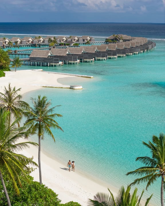 Foto von Niyama Private Islands Maldives vom 29. August 2026. Möglicherweise ein Bild von Strand, Wasser und Text.