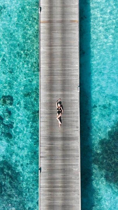 Currently unavailable. Please try again later 📴 

——

📍 @nokumaldives 

Escape to paradise at Noku Maldives. Surrounded by turquoise waters and pristine white-sand beaches, this hidden gem offers th