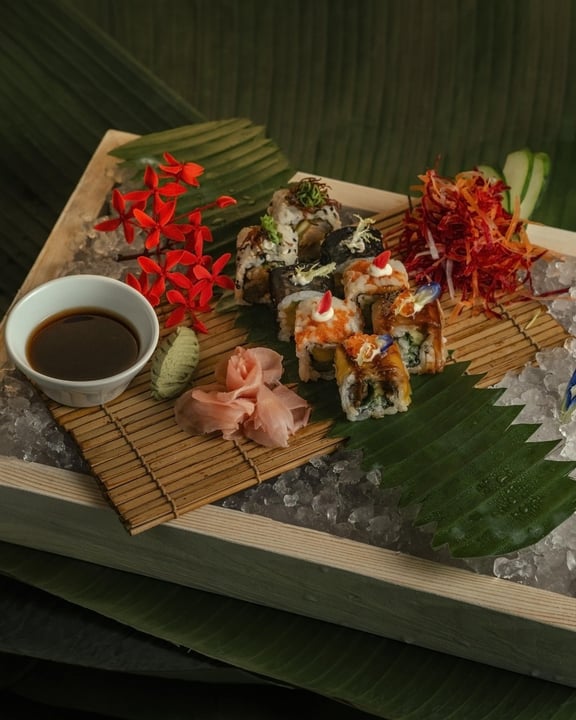 Thari Restaurant raconte depuis toujours l'histoire de notre région, un plat à la fois. Aujourd'hui, cette histoire s'étend à toute l'Asie, des sashimis et tataki délicats du Japon à un Nanyang Kari Laksa parfumé du Sud