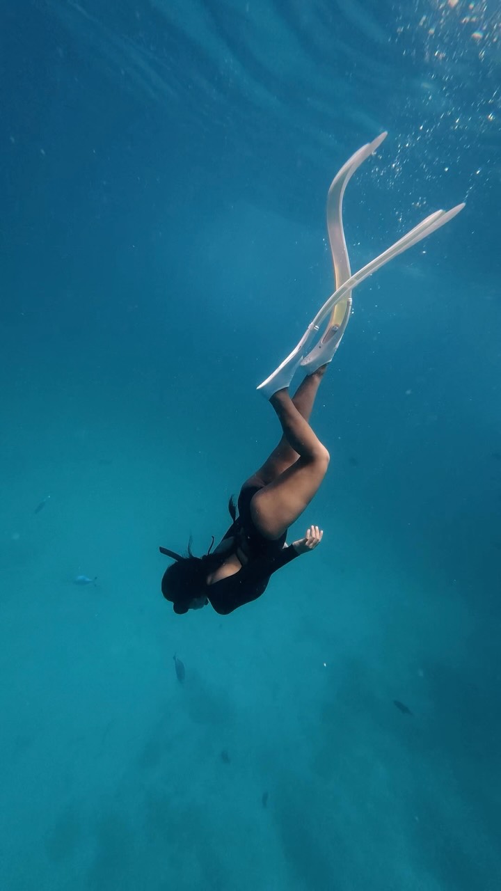 Momente des Fühlens. 🍃🌊
.
.
.
#visitmaldives🇲🇻 #drone #underwater #gopro #travelling