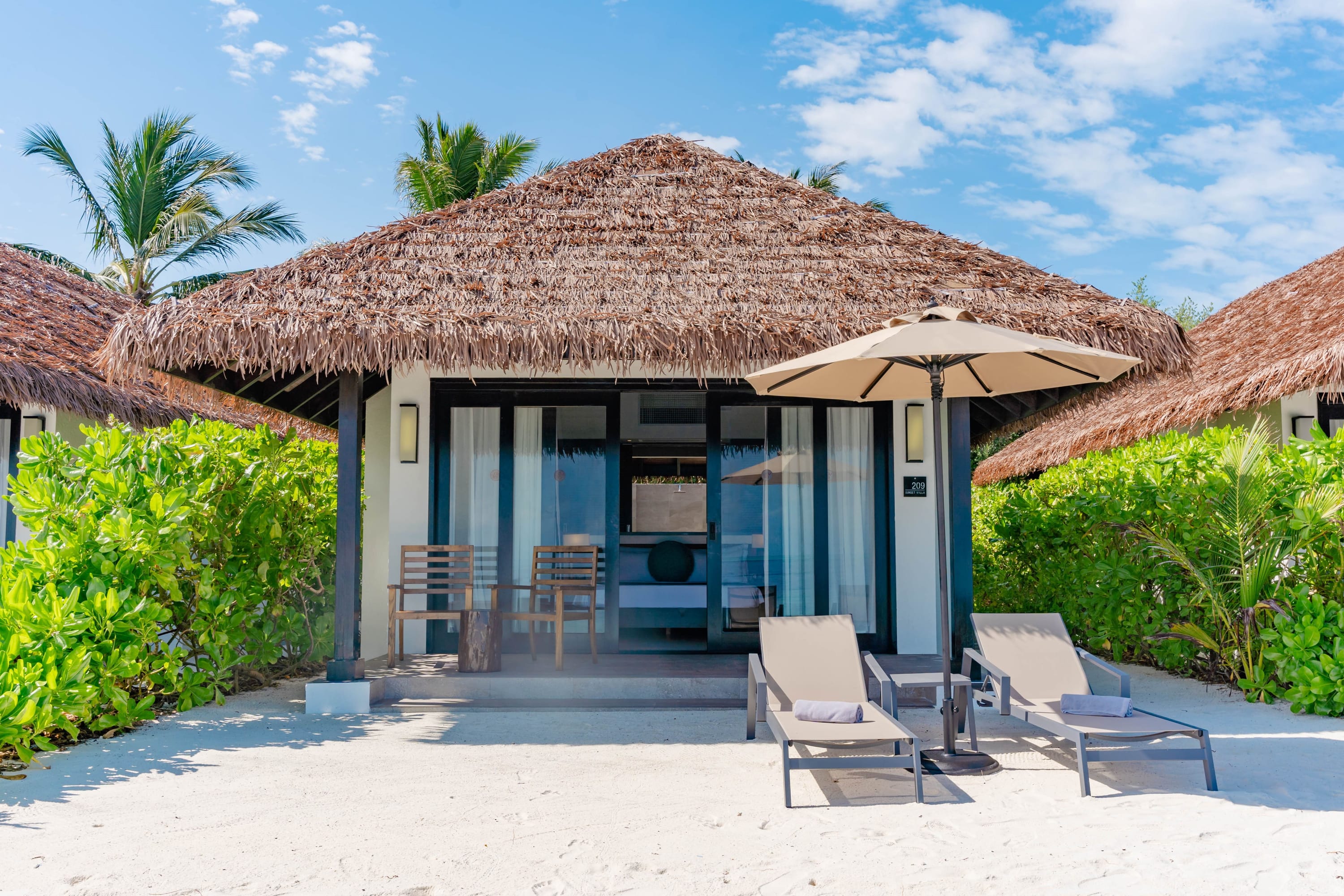 Sunset Beach Villa im NOOE Maldives Kunaavashi