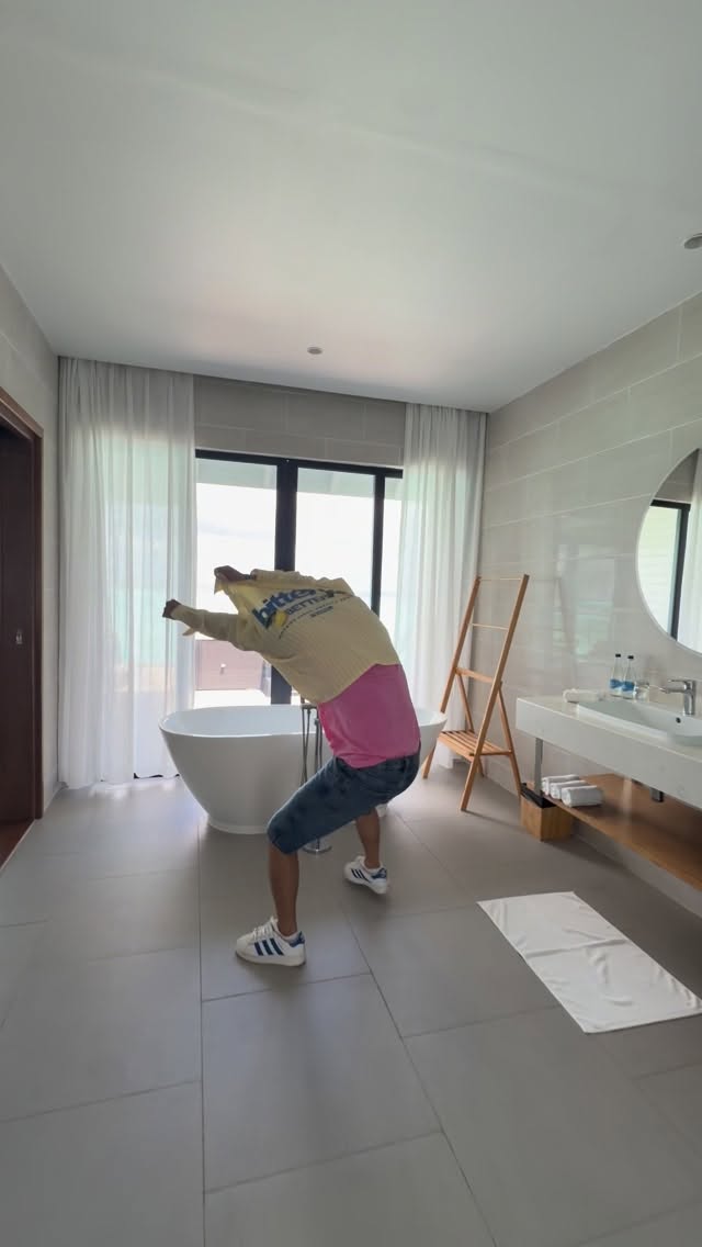 When 5 days just aren’t enough for a Maldives holiday 🏃‍♂️🌊🏖️

@novamaldives @pickyourtrail 

PR - @khyatibmodi 

#sooperhitholidays #novamaldives #vishaljethwa