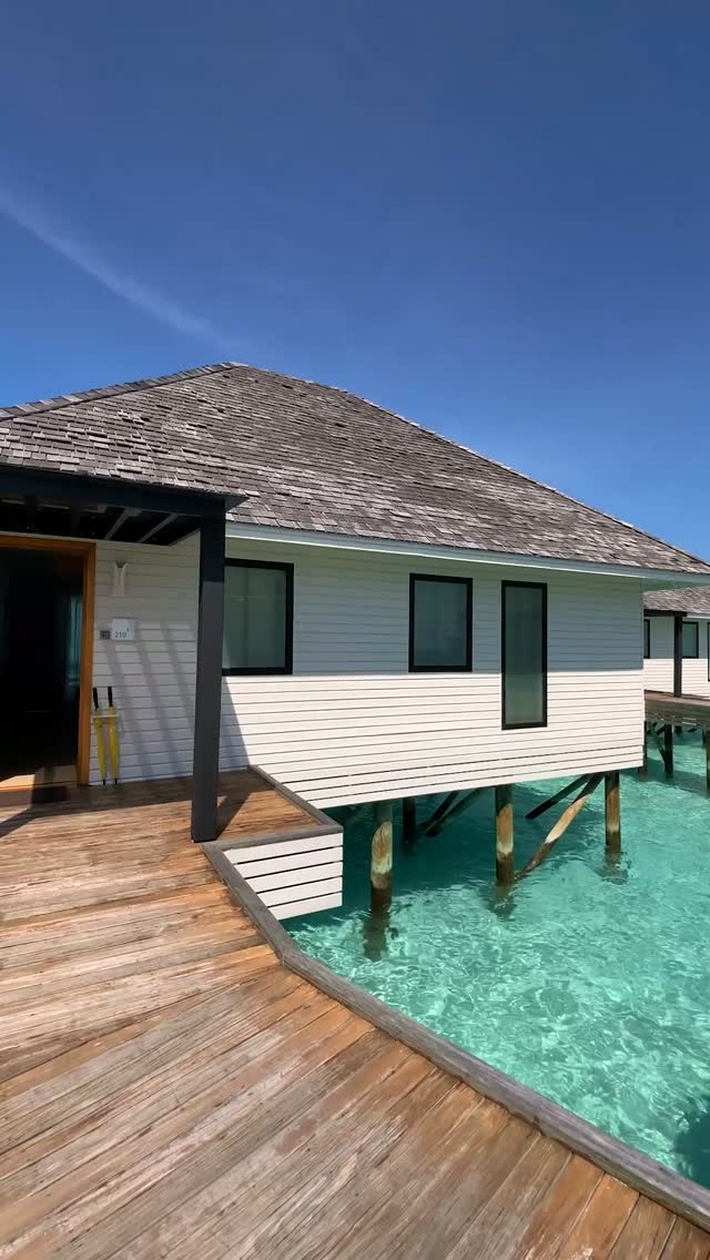 Ein Blick in die Water Villa with Jacuzzi, wo die Morgen über der Lagune beginnen und ruhige Abende mit Blasen unter dem Himmel enden.⁠
⁠
#NovaMaldives #NovaGoodSoulDays #GoodSoulDays