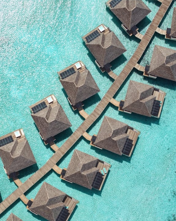 Foto di Nova Maldives del 18 settembre 2026. Potrebbe contenere un'immagine di zattera, piscina e testo.