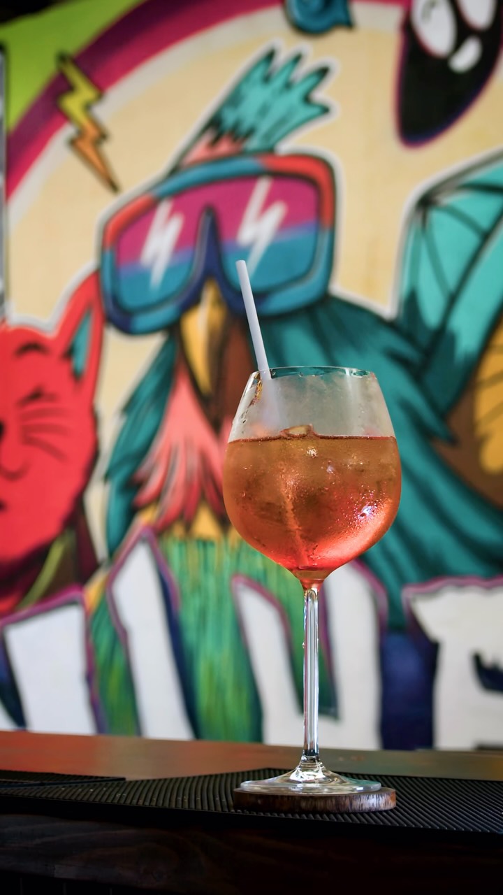 This is your sign to trade your desk view for an island bar view 🌴🍹

Drinks in the making, vibrant stories on the walls, and a bar that knows how to bring people together.

📍 Raa Baa, Oaga Art Reso