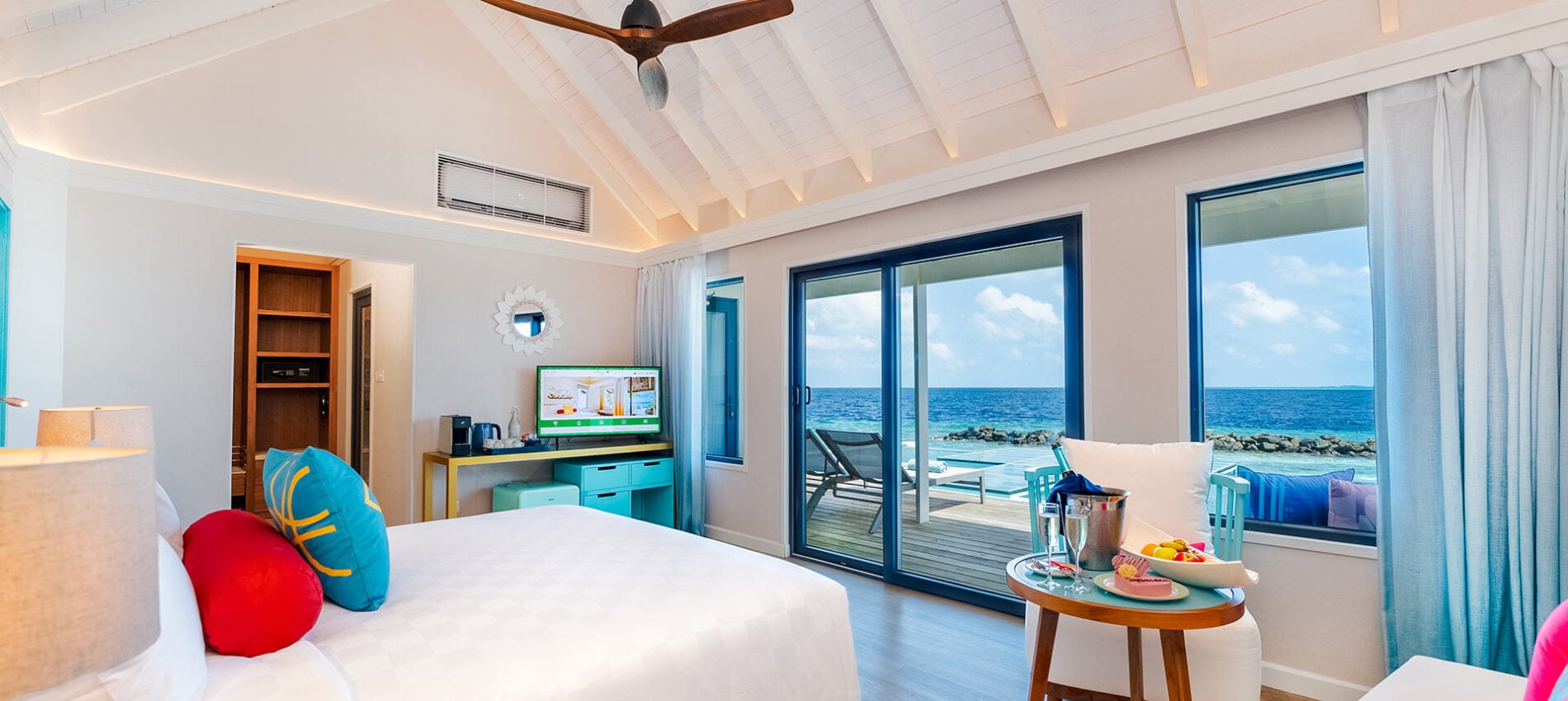 Honeymoon Sunset Water Villa with Pool im OBLU NATURE Helengeli