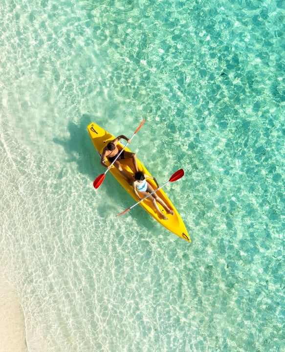 Foto von OBLU NATURE Helengeli by SENTIDO in OBLU NATURE Helengeli. Möglicherweise ein Bild von Kajak, Jetski, Floß, Gewässer, Strand und Text.