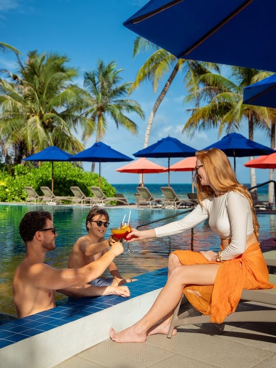 Foto di OBLU NATURE Helengeli by SENTIDO a OBLU NATURE Helengeli. Potrebbe essere un'immagine di lettino, parasole, ombrellone, piscina, esterni, cabana e testo.